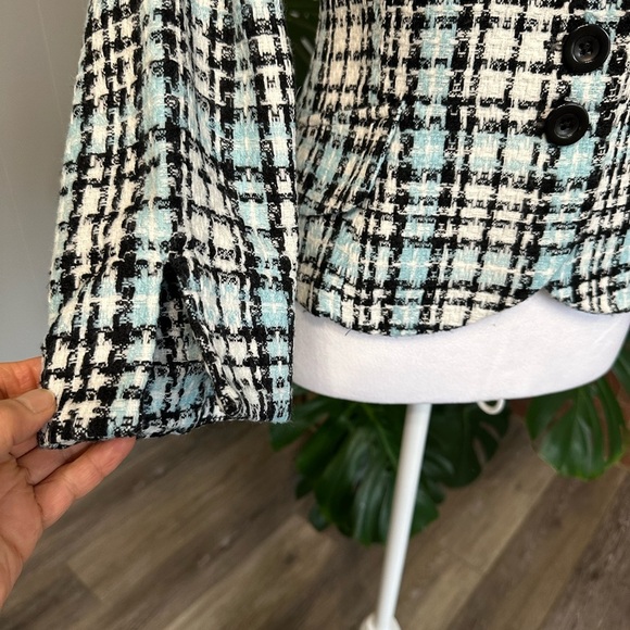 🛍️blue,white,black plaid suit jacket excellent condition. - Picture 3 of 8